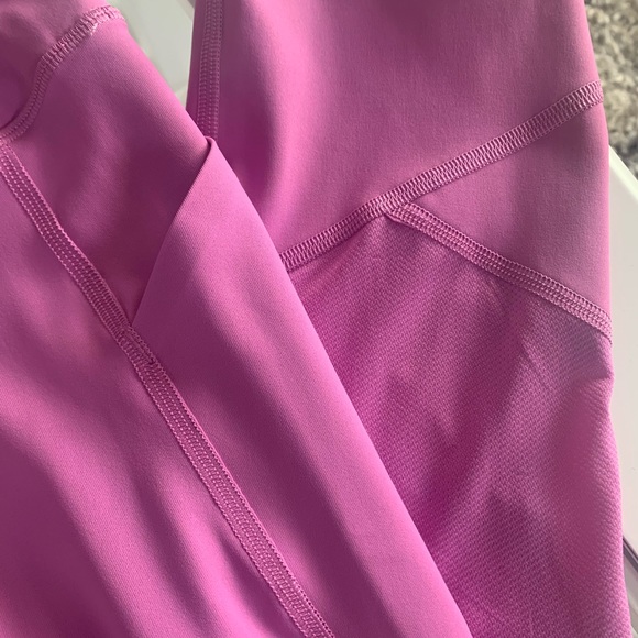 Lululemon crop leggings size 8 - Picture 7 of 7
